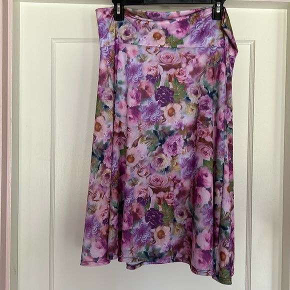 LuLaRoe stunning lightweight floral skirt. EUC. No noted flaws. Just beautiful! - Picture 1 of 7